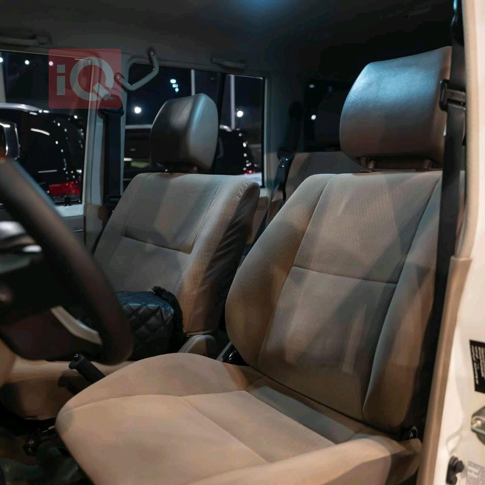 تويوتا لاند كروزر 76